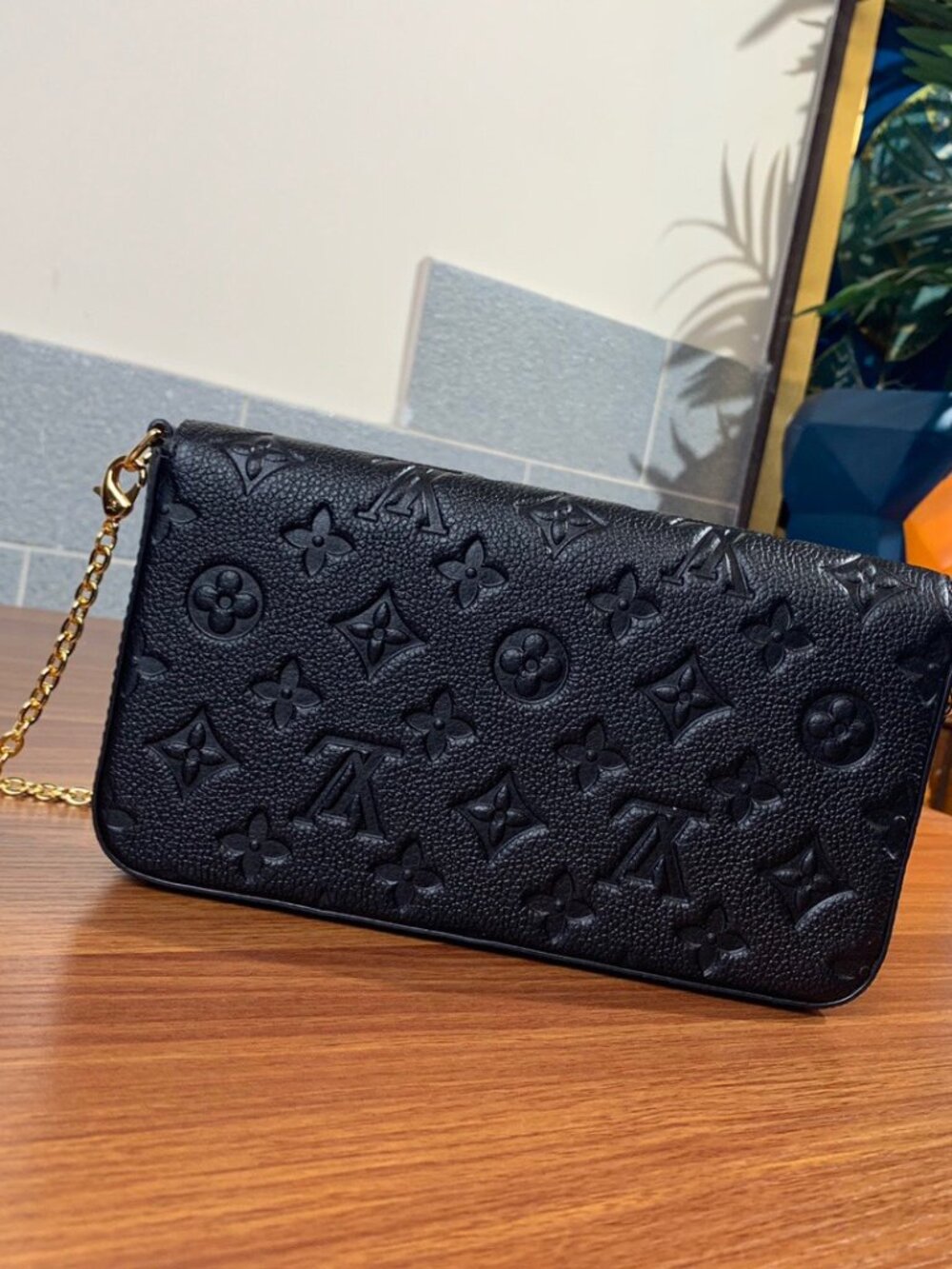 🍷LV FÉLICIE POCHETTE Monogram Empreinte Leather - Picture 3 of 9